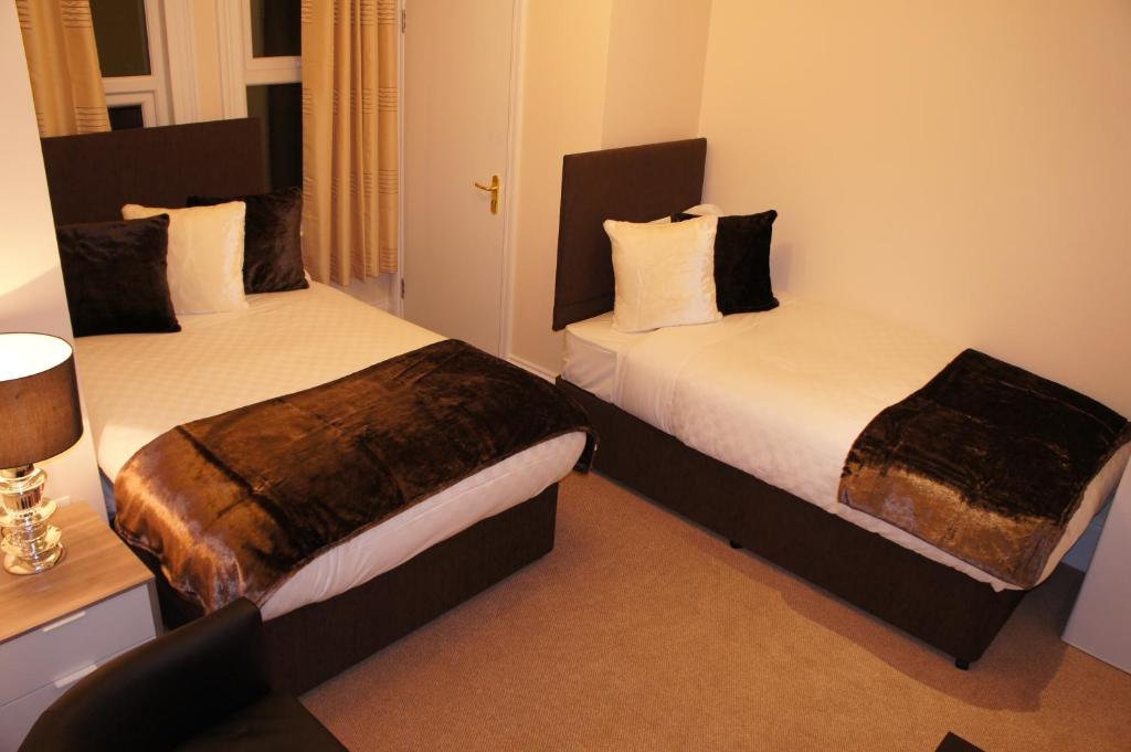 Sapphire Hotel London Room photo